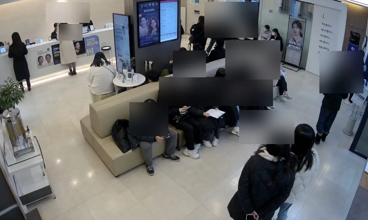 유튜브를 보고 내원한 환자들로 붐비는 병원 대기실